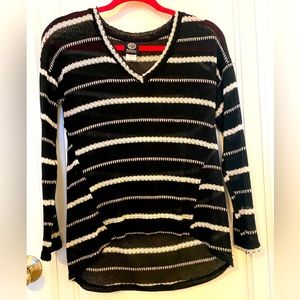 Black & white lightweight sweater